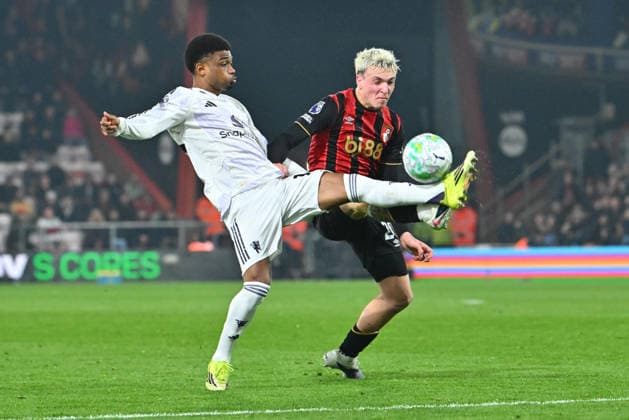 Bournemouth v Manchester United, ManU Premier League Amad Diallo (16) of Manchester United battles for possession with Alex Jimenez (20) of AFC Bournemouth during the Premier League match between Bournemouth and Manchester United at the Vitality Stadium, Bournemouth, UK on 20 March 2026. Bournemouth Vitality Stadium Dorset UK Editorial use only DataCo restrictions apply See www.football-dataco.com , Copyright: xGrahamxHuntx PSI-23946-0040
