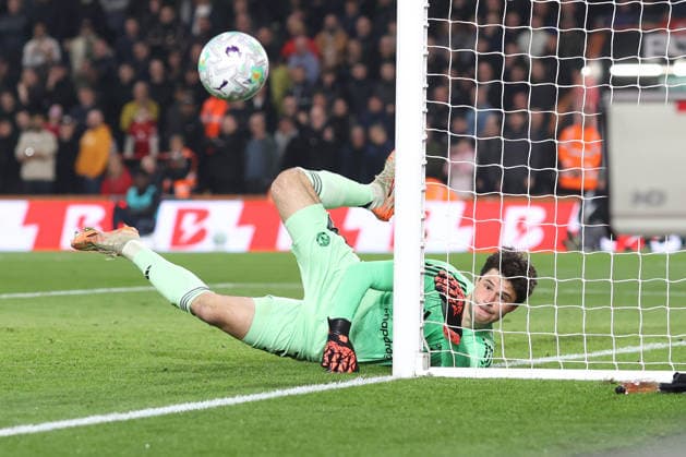 Bournemouth v Man Utd 20 March 2026, Bournemouth - Premier League Football - AFC Bournemouth v Manchester United, ManU - Manchester United goalkeeper Senne Lammens sends the ball wide with a save - Photo: Charlotte Wilson Offside. Bournemouth UK Copyright: xCharlottexWilsonx xOffsidexOffside