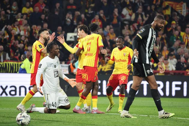 FOOTBALL : RC Lens vs Angers SCO - Ligue 1 J21 - 20 03 2026 Joie des joueurs de Lens apres le but de Odsonne EDOUARD (RC Lens) lors du match RC Lens vs Angers SCO, Ligue 1 J27, stade Bollaert-Delelis, le 20 mars 2026 - photo Laurent Sanson PsnewZ  Copyright: xLaurentxSANSONx xPsnewZx