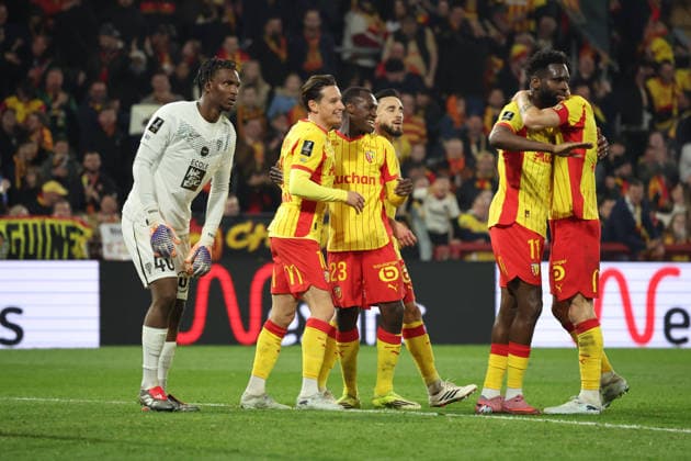 FOOTBALL : RC Lens vs Angers SCO - Ligue 1 J21 - 20 03 2026 Joie des joueurs de Lens apres le but de Odsonne EDOUARD (RC Lens) lors du match RC Lens vs Angers SCO, Ligue 1 J27, stade Bollaert-Delelis, le 20 mars 2026 - photo Laurent Sanson PsnewZ  Copyright: xLaurentxSANSONx xPsnewZx