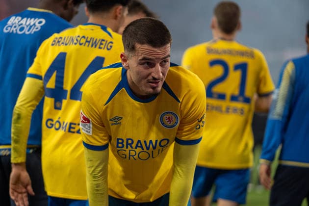 Deutschland: Fussball 2. Bundesliga, 27. Spieltag 2025 2026, Hannover 96 - Eintracht Braunschweig am 20.03. in Hannover (Heinz von Heiden Arena): Andi Hoti (Eintracht Braunschweig 4) enttäuscht nach der Derbyniederlage.