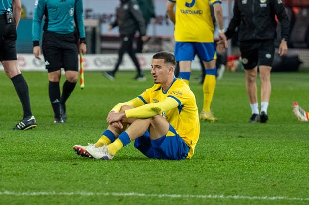 Deutschland: Fussball 2. Bundesliga, 27. Spieltag 2025 2026, Hannover 96 - Eintracht Braunschweig am 20.03. in Hannover (Heinz von Heiden Arena): Andi Hoti (Eintracht Braunschweig 4) Fabio Di Michele Sanchez (Eintracht Braunschweig 22) Enttäuschung