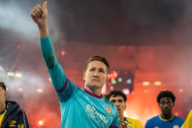 Deutschland: Fussball 2. Bundesliga, 27. Spieltag 2025 2026, Hannover 96 - Eintracht Braunschweig am 20.03. in Hannover (Heinz von Heiden Arena): Ron-Thorben Hoffmann (Eintracht Braunschweig 1) Enttäuschung nach der Derbyniederlage. Bedankt sich bei den Fans.