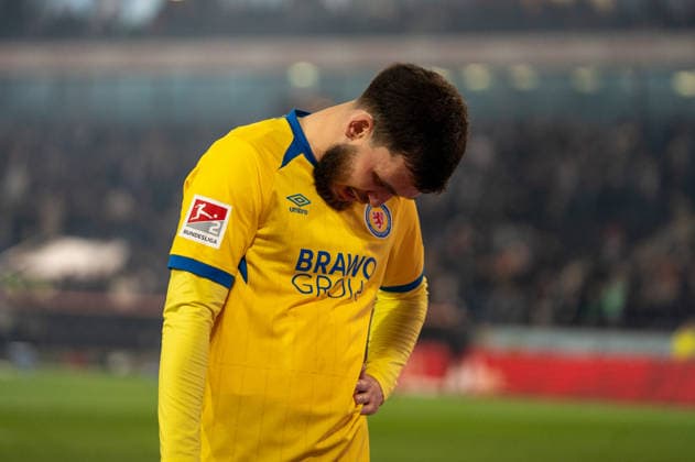 Deutschland: Fussball 2. Bundesliga, 27. Spieltag 2025 2026, Hannover 96 - Eintracht Braunschweig am 20.03. in Hannover (Heinz von Heiden Arena): Mehmet Aydin (Eintracht Braunschweig 8) enttäuscht nach der Derbyniederlage.