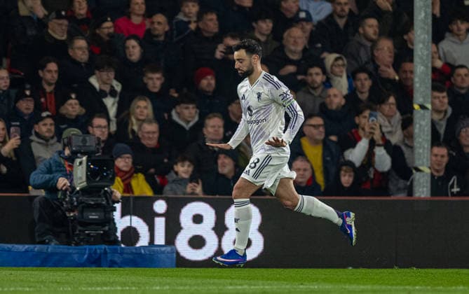 Football - FA Premier League - AFC Bournemouth v Manchester United, ManU FC BOURNEMOUTH, ENGLAND - Friday, March 20, 2026: Manchester United s captain Bruno Fernandes celebrates after scoring the first goal during the FA Premier League match between AFC Bournemouth and Manchester United FC at Dean Court. (Photo by David Rawcliffe Propaganda) BOURNEMOUTH Dean Court DORSET ENGLAND  Copyright: xDavidxRawcliffex P2026-03-20-Bournemouth_Man_Utd-30