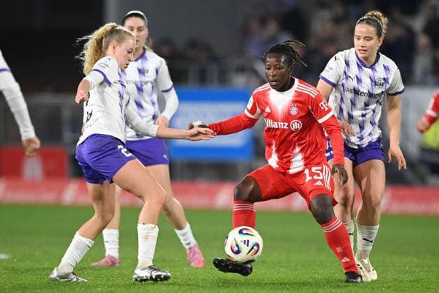Bernadette AMANI (M) gegen Julie TERLINDEN (SGS Essen) Aktion, Zweikampf, SGS Essen - FC Bayern Muenchen 0-5 Fussball Google Pixel Bundesliga der Frauen Saison 2025 2026, 21.Spieltag, Spieltag21 am 20.03.2026 im Stadion an der Hafenstrasse Essen, Â