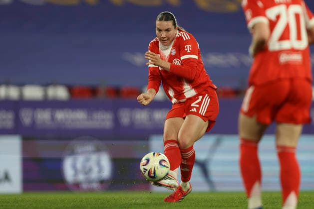Vanessa Gilles (FC Bayern München) in Aktion, am Ball, Einzelaktion waehrend des Spiels der Frauen Bundesliga zwischen SGS Essen und Bayern München, Stadion an der Hafenstraße am 20. März in Essen, Deutschland. (Foto von Oliver Kaelke DeFodi Images) +++ Vanessa Gilles (FC Bayern München) controls the ball during the Woman Bundesliga match between SGS Essen and Bayern München at Stadion an der Hafenstraße on March 20, 2026 in Cologne, Germany. (Photo by Oliver Kaelke DeFodi Images) DFL regulations prohibit any use of photographs as image sequences and or quasi-video. (Photo by Oliver Kaelke DeFodi Images) -