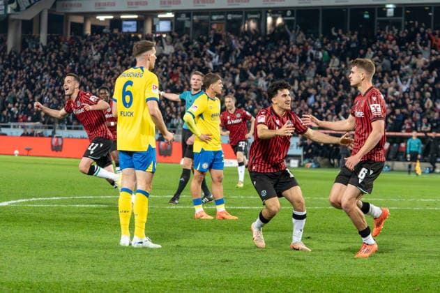 Deutschland: Fussball 2. Bundesliga, 27. Spieltag 2025 2026, Hannover 96 - Eintracht Braunschweig am 20.03. in Hannover (Heinz von Heiden Arena): Tor zum 1:0 Maik Nawrocki (Hannover 96 6) Jubel Freude Emotionen Torjubel