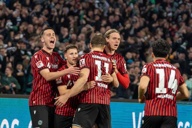 Deutschland: Fussball 2. Bundesliga, 27. Spieltag 2025 2026, Hannover 96 - Eintracht Braunschweig am 20.03. in Hannover (Heinz von Heiden Arena): Tor zum 1:0 Maik Nawrocki (Hannover 96 6) Jubel Freude Emotionen Torjubel