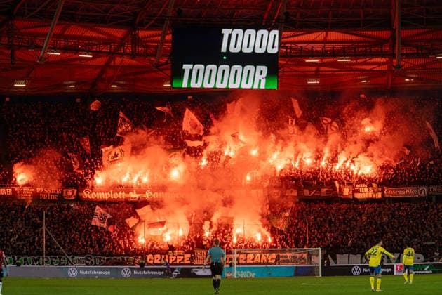 Deutschland: Fussball 2. Bundesliga, 27. Spieltag 2025 2026, Hannover 96 - Eintracht Braunschweig am 20.03. in Hannover (Heinz von Heiden Arena): Tor zum 1:0 Maik Nawrocki (Hannover 96 6) Jubel Freude Emotionen Torjubel, Fans, Anzeigetafel,