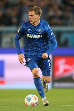 Aktion am Ball Dzenis Burnic (Karlsruher SC, 07), Karlsruher SC vs. SpVgg Greuther Fuerth, 2. Bundesliga, 27. Spieltag, 2025 2026, 20.03.2026, DFL REGULATIONS PROHIBIT ANY USE OF PHOTOGRAPHS AS IMAGE SEQUENCES AND OR QUASI-VIDEO, Karlsruher SC vs. SpVgg Greuther Fuerth, 2. Bundesliga, 27. Spieltag, 2025 2026, 20.03.2026 Karlsruhe