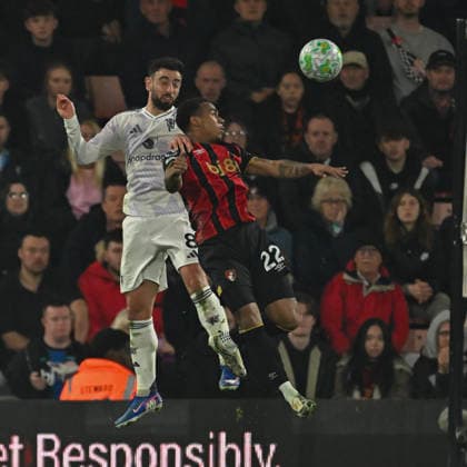 Bournemouth v Manchester United, ManU Premier League Bruno Fernandes of Manchester United wins a header against Junior Kroupi of Bournemouth during the Premier League match at the Vitality Stadium, Bournemouth 20 03 2026 UK Newspapers OUT Copyright: xJeremyxLandeyx FIL-23166-0065