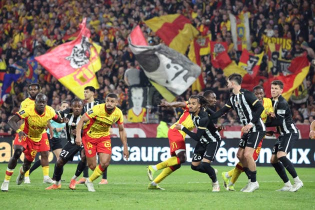 FOOTBALL : RC Lens vs Angers SCO - Ligue 1 J21 - 20 03 2026 Corner et tÃªte de Matthieu UDOL (RC Lens) lors du match RC Lens vs Angers SCO, Ligue 1 J27, stade Bollaert-Delelis, le 20 mars 2026 - photo Laurent Sanson PsnewZ  Copyright: xLaurentxSANSONx xPsnewZx