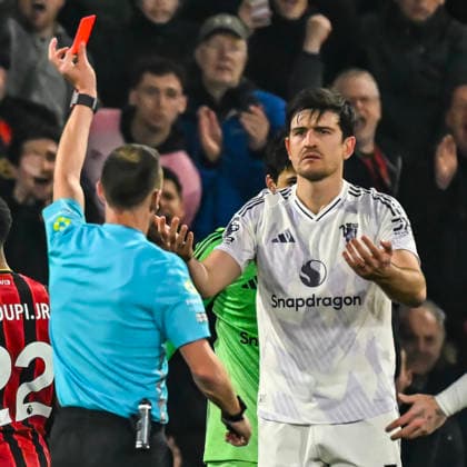 Bournemouth v Manchester United, ManU Premier League Harry Maguire of Manchester United is shown a red card byReferee Stuart Attwell during the Premier League match at the Vitality Stadium, Bournemouth 20 03 2026 UK Newspapers OUT Copyright: xJeremyxLandeyx FIL-23166-0067