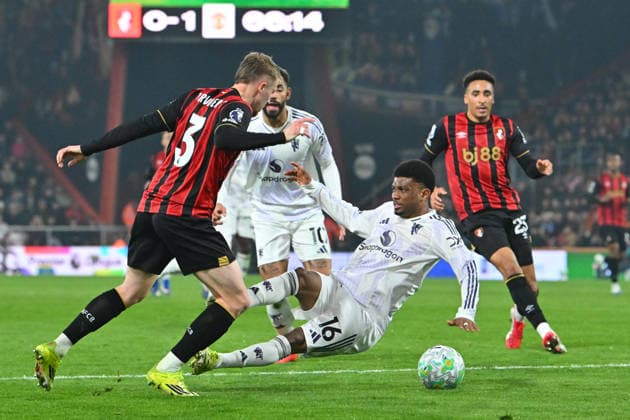 Bournemouth v Manchester United, ManU Premier League No penalty - Amad Diallo (16) of Manchester United goes down in the penalty area after a challenge by Adrien Truffert (3) of AFC Bournemouth before Bournemouth go up the other end and score the equalising goal scored by Ryan Christie (10) of AFC Bournemouth during the Premier League match between Bournemouth and Manchester United at the Vitality Stadium, Bournemouth, UK on 20 March 2026. Bournemouth Vitality Stadium Dorset UK Editorial use only DataCo restrictions apply See www.football-dataco.com , Copyright: xGrahamxHuntx PSI-23946-0130