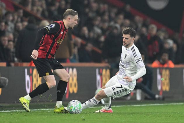 Bournemouth v Manchester United, ManU Premier League Adrien Truffert (3) of AFC Bournemouth battles for possession with Mason Mount (7) of Manchester United during the Premier League match between Bournemouth and Manchester United at the Vitality Stadium, Bournemouth, UK on 20 March 2026. Bournemouth Vitality Stadium Dorset UK Editorial use only DataCo restrictions apply See www.football-dataco.com , Copyright: xGrahamxHuntx PSI-23946-0139