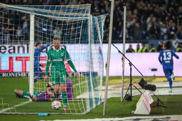 Shio Fukuda (Karlsruher SC, 13) mit dem 2:1 Fuehrungstreffer Paul Will (SpVgg Greuther Fuerth, 13) und Silas Pruefrock (SpVgg Greuther Fuerth, Torwart) sind bedient, Karlsruher SC vs. SpVgg Greuther Fuerth, 2. Bundesliga, 27. Spieltag, 2025 2026, 20.03.2026, DFL REGULATIONS PROHIBIT ANY USE OF PHOTOGRAPHS AS IMAGE SEQUENCES AND OR QUASI-VIDEO, Karlsruher SC vs. SpVgg Greuther Fuerth, 2. Bundesliga, 27. Spieltag, 2025 2026, 20.03.2026 Karlsruhe