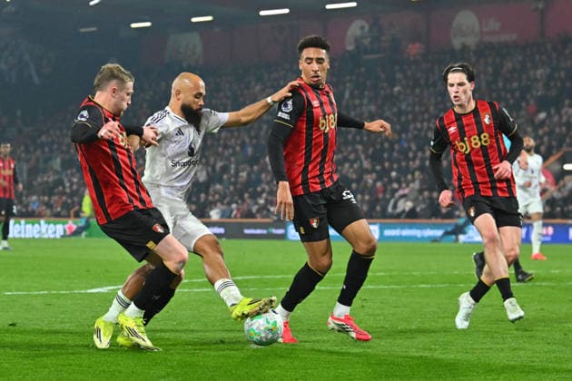 Bournemouth v Manchester United, ManU Premier League Bryan Mbeumo (19) of Manchester United on the attack battles for possession with Adrien Truffert (3) of AFC Bournemouth and James Hill (23) of AFC Bournemouth during the Premier League match between Bournemouth and Manchester United at the Vitality Stadium, Bournemouth, UK on 20 March 2026. Bournemouth Vitality Stadium Dorset UK Editorial use only DataCo restrictions apply See www.football-dataco.com , Copyright: xGrahamxHuntx PSI-23946-0180