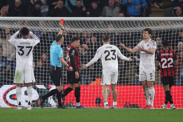 20th March 2026, Bournemouth, Dorset, England; Premier League Football, AFC Bournemouth versus Manchester United, ManU Referee Stuart Attwell issues a red card to Harry Maguire of Manchester United  HenningxvonxJagow Content restricted for UK based newspaper