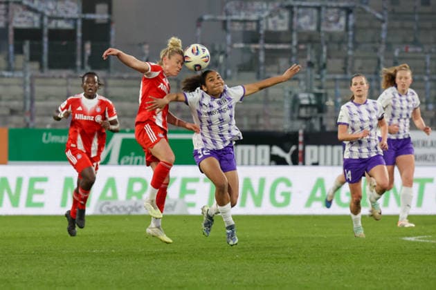 20.03.2026, xgrfx, Fussball Google Pixel Frauen-Bundesliga, SGS Essen - FC Bayern München v.l. Linda Dallmann (FC Bayern München), Ella Touon (SGS Essen) (DFL DFB REGULATIONS PROHIBIT ANY USE OF PHOTOGRAPHS as IMAGE SEQUENCES and or QUASI-VIDEO) Essen