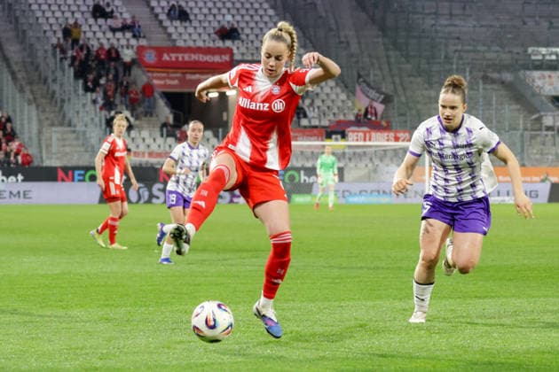 20.03.2026, xgrfx, Fussball Google Pixel Frauen-Bundesliga, SGS Essen - FC Bayern München v.l. Giulia Gwinn (FC Bayern München), Paulina Platner (SGS Essen) (DFL DFB REGULATIONS PROHIBIT ANY USE OF PHOTOGRAPHS as IMAGE SEQUENCES and or QUASI-VIDEO) Essen
