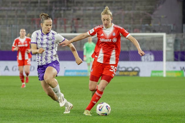 20.03.2026, xgrfx, Fussball Google Pixel Frauen-Bundesliga, SGS Essen - FC Bayern München v.l. Paulina Platner (SGS Essen), Carolin Simon (FC Bayern München) (DFL DFB REGULATIONS PROHIBIT ANY USE OF PHOTOGRAPHS as IMAGE SEQUENCES and or QUASI-VIDEO) Essen