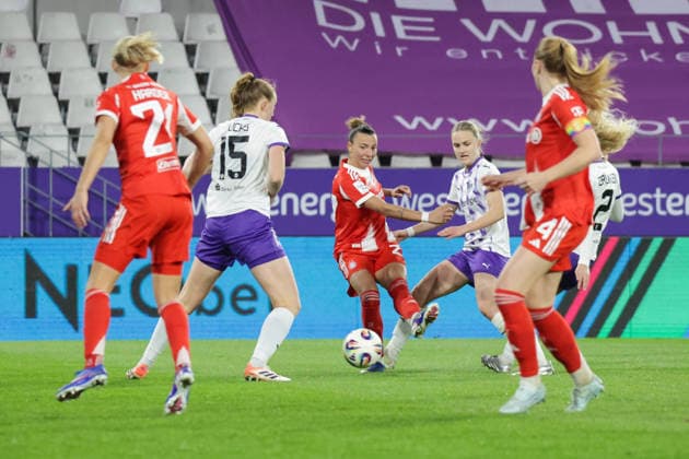 20.03.2026, xgrfx, Fussball Google Pixel Frauen-Bundesliga, SGS Essen - FC Bayern München v.l. Arianna Caruso (FC Bayern München) (DFL DFB REGULATIONS PROHIBIT ANY USE OF PHOTOGRAPHS as IMAGE SEQUENCES and or QUASI-VIDEO) Essen
