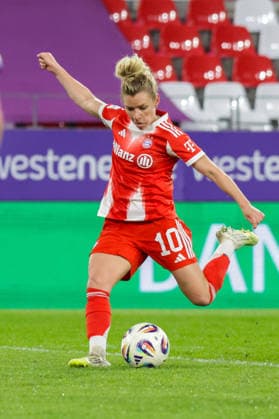 20.03.2026, xgrfx, Fussball Google Pixel Frauen-Bundesliga, SGS Essen - FC Bayern München v.l. Linda Dallmann (FC Bayern München) (DFL DFB REGULATIONS PROHIBIT ANY USE OF PHOTOGRAPHS as IMAGE SEQUENCES and or QUASI-VIDEO) Essen