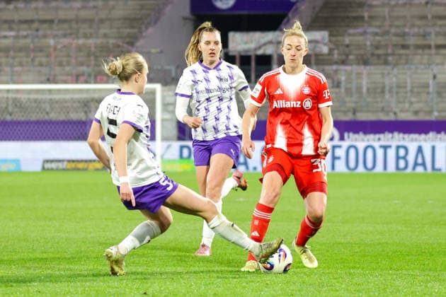 20.03.2026, xgrfx, Fussball Google Pixel Frauen-Bundesliga, SGS Essen - FC Bayern München v.l. Paula Flach (SGS Essen), Carolin Simon (FC Bayern München) (DFL DFB REGULATIONS PROHIBIT ANY USE OF PHOTOGRAPHS as IMAGE SEQUENCES and or QUASI-VIDEO) Essen