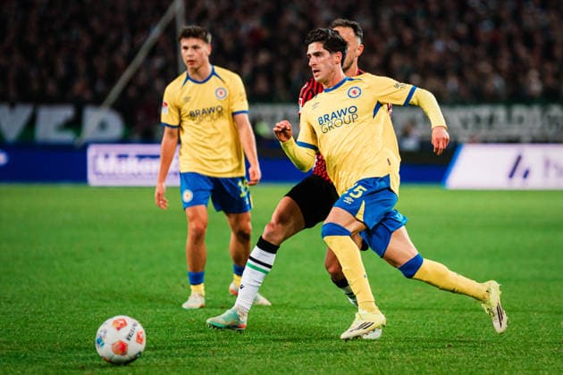 2. Bundesliga: Hannover 96 vs. Eintracht Braunschweig, 20.03.2026 Grant-Leon Ranos (Eintracht Braunschweig, 25) am Ball; Fußball, 2. Bundesliga, 27. Spieltag: Hannover 96 vs. Eintracht Braunschweig am 20.03.2026 in der Heinz von Heiden Arena, Hannover DFL REGULATIONS PROHIBIT ANY USE OF PHOTOGRAPHS AS IMAGE SEQUENCES AND OR QUASI-VIDEO.
