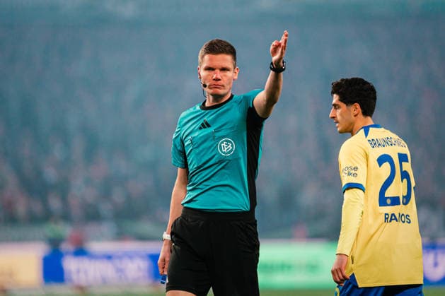 2. Bundesliga: Hannover 96 vs. Eintracht Braunschweig, 20.03.2026 Florian Exner (Schiedsrichter); Fußball, 2. Bundesliga, 27. Spieltag: Hannover 96 vs. Eintracht Braunschweig am 20.03.2026 in der Heinz von Heiden Arena, Hannover DFL REGULATIONS PROHIBIT ANY USE OF PHOTOGRAPHS AS IMAGE SEQUENCES AND OR QUASI-VIDEO.