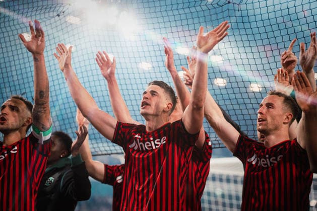 2. Bundesliga: Hannover 96 vs. Eintracht Braunschweig, 20.03.2026 Maik Nawrocki (Hannover 96, 6) feiert zu den Fans; Fußball, 2. Bundesliga, 27. Spieltag: Hannover 96 vs. Eintracht Braunschweig am 20.03.2026 in der Heinz von Heiden Arena, Hannover DFL REGULATIONS PROHIBIT ANY USE OF PHOTOGRAPHS AS IMAGE SEQUENCES AND OR QUASI-VIDEO.