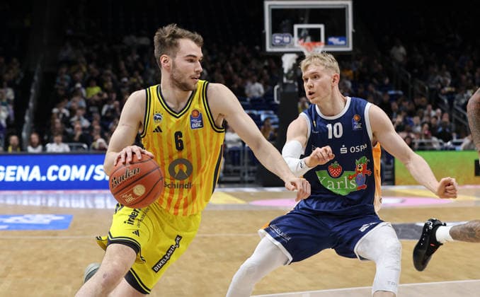Malte Delow am Ball, Lukasz Kolenda Zweikampf Spielszene Aktion Basketball BBL Bundesliga Herren 25. Spieltag Saison 2025 2026 20.03.2026 ALBA Berlin vs Rostock Seawolves