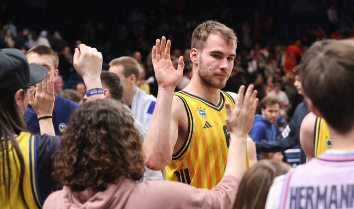 Malte Delow, Alba Mannschaft jubelt Spielende Freude Emotion Jubel Basketball BBL Bundesliga Herren 25. Spieltag Saison 2025 2026 20.03.2026 ALBA Berlin vs Rostock Seawolves