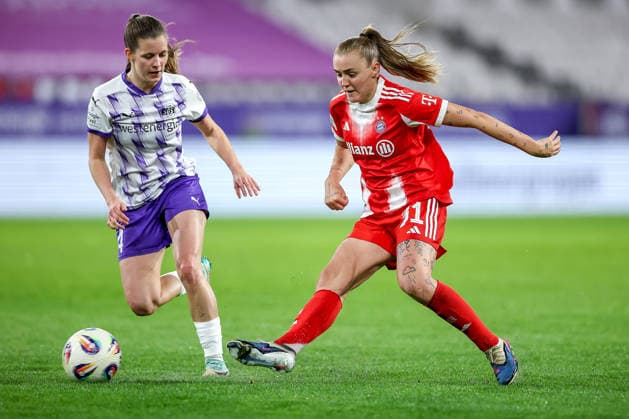 20.03.2026, Fußball, 1. Frauen Bundesliga, SGS Essen - FC Bayern München, Stadion Hafenstraße, Google Pixel Frauenbundesliga, 21. Spieltag, Saison 2025 2026: Shari Van Belle (SGS Essen 14) im Zweikampf gegen Georgia Stanway (FC Bayern Muenchen 31) DFB regulations prohibit any use of photographs as image sequences and or quasi-video. Nordrhein-Westfalen Deutschland