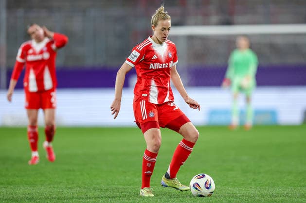 20.03.2026, Fußball, 1. Frauen Bundesliga, SGS Essen - FC Bayern München, Stadion Hafenstraße, Google Pixel Frauenbundesliga, 21. Spieltag, Saison 2025 2026: Carolin Simon (FC Bayern Muenchen 30) DFB regulations prohibit any use of photographs as image sequences and or quasi-video. Nordrhein-Westfalen Deutschland