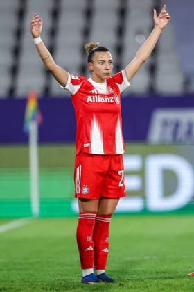 20.03.2026, Fußball, 1. Frauen Bundesliga, SGS Essen - FC Bayern München, Stadion Hafenstraße, Google Pixel Frauenbundesliga, 21. Spieltag, Saison 2025 2026: Arianna Caruso (FC Bayern Muenchen 27) gestikulierend auf dem Spielfeld DFB regulations prohibit any use of photographs as image sequences and or quasi-video. Nordrhein-Westfalen Deutschland