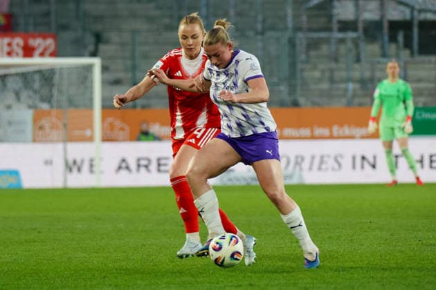 Essen, Deutschland: 20. März 2026 - 1. Frauenbundesliga - 21. Spieltag - SGS Essen vs. FC Bayern München Frauen Im Bild: v.li. im Zweikampf Glodis Perla Viggosdottir (FCB) und Ramona Meier (SGS) Copyright: HMBxMedia MadeleinexFantini