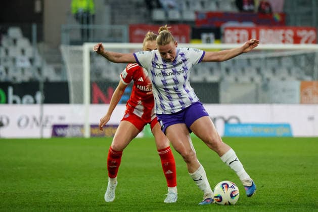 Essen, Deutschland: 20. März 2026 - 1. Frauenbundesliga - 21. Spieltag - SGS Essen vs. FC Bayern München Frauen Im Bild: v.li. im Zweikampf Glodis Perla Viggosdottir (FCB) und Ramona Meier (SGS) Copyright: HMBxMedia MadeleinexFantini