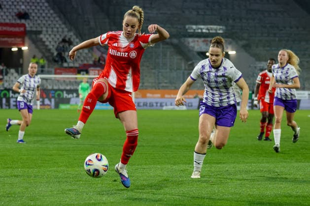 Essen, Deutschland: 20. März 2026 - 1. Frauenbundesliga - 21. Spieltag - SGS Essen vs. FC Bayern München Frauen Im Bild: v.li. Giulia Gwinn (FCB) und Ramona Meier (SGS) Copyright: HMBxMedia MadeleinexFantini