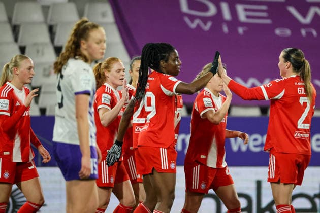 Essen, Deutschland: 20. März 2026 - 1. Frauenbundesliga - 21. Spieltag - SGS Essen vs. FC Bayern München Frauen Im Bild: Torschützin Edna Imade (FCB) macht das Tor zum 5:0 für Bayern München und klatscht sich mit Vanessa Gilles (FCB) ab Copyright: HMBxMedia MadeleinexFantini