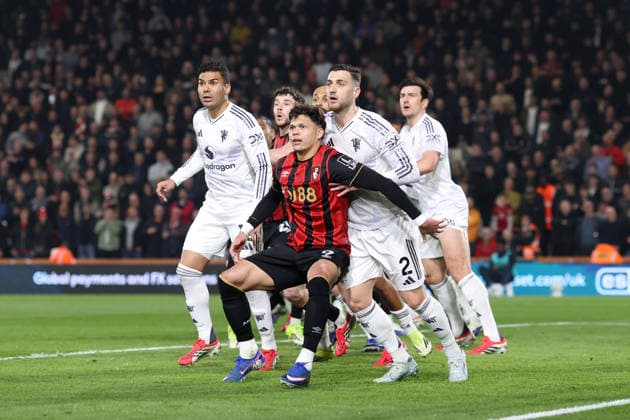 Bournemouth v Man Utd 20 March 2026, Bournemouth - Premier League Football - AFC Bournemouth v Manchester United, ManU - Evanilson of Bournemouth holds the Manchester United defenders back - Photo: Charlotte Wilson Offside. Bournemouth UK Copyright: xCharlottexWilsonx xOffsidexOffside