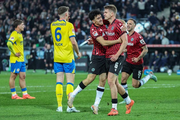 2. Bundesliga - Hannover 96 - Eintracht Braunschweig am 20.03.2026 in der Heinz von Heiden Arena in Hannover Jubel, Torjubel, Torschuetze, Torschütze Maik Nawrocki (Hannover) jubelt nach seinem Tor zum 1 zu 0 mit Husseyn Chakroun (Hannover)