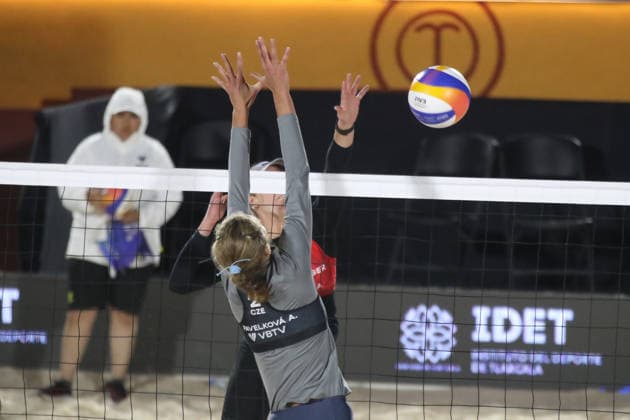 March 20, 2026, Tlaxcala, Ciudad de Mexico, Mexico: Melanie Paul of Germany spikes the ball against Anna Pavelkova of Czech Republic during the match of round of 16 between Czech Republic and Germany for the Women s 2026 Volleyball World Beach Pro Tour. on March 20, 2026 in Tlaxcala, Mexico. Tlaxcala Mexico - ZUMAe321 20260320_zsa_e321_122 Copyright: xEssenexHernandezx