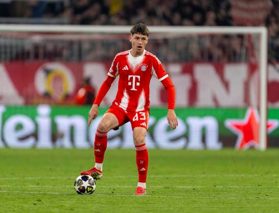 18.03.2026, Fussball UEFA Championsleague 2025 2026: Achtelfinale Rückspiel, FC Bayern München - Atalanta Bergamo, in der Allianz-Arena München, Filip Pavic (FC Bayern München) nachdenklich *** 18 03 2026, Football UEFA Champions League 2025 2026 Round of 16 second leg, FC Bayern Munich Atalanta Bergamo, at the Allianz Arena Munich, Filip Pavic FC Bayern Munich pensive