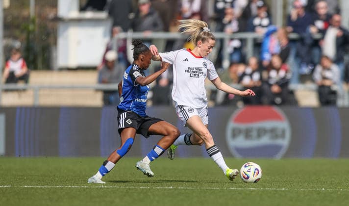 GER, Frankfurt, Eintracht Frankfurt vs Hamburger SV, Google Pixel Bundesliga, Fussball, DFB, Spielzeit 2025 2026, Stadion am Brentanobad, 21. Spieltag im Bild v.l.: Magou Doucoure (HSV), Nina Lührsen (Eintracht Frankfurt Frauen 11) DFB DFL REGULATIONS PROHIBIT ANY USE OF PHOTOGRAPHS AS IMAGE SEQUENCES AND OR QUASI-VIDEO, 21.03.2026 Copyright: HMBxMedia HendrikxHamelau