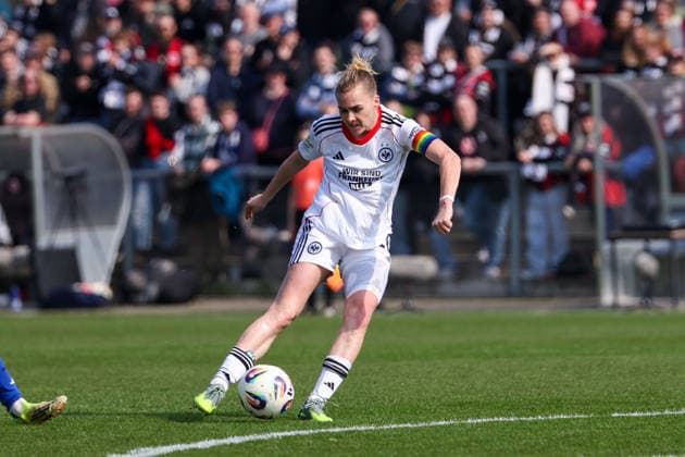 FRANKFURT AM MAIN, DEUTSCHLAND 21. MÄRZ 2026: Eintracht Frankfurt Frauen gegen HSV Frauen, 1. Frauen-Bundesliga, Stadion am Brentanobad. v.l., Laura Freigang (Eintracht Frankfurt) schiesst das Tor zum 1:0, scores the goal to Copyright: JoaquimxFerreira
