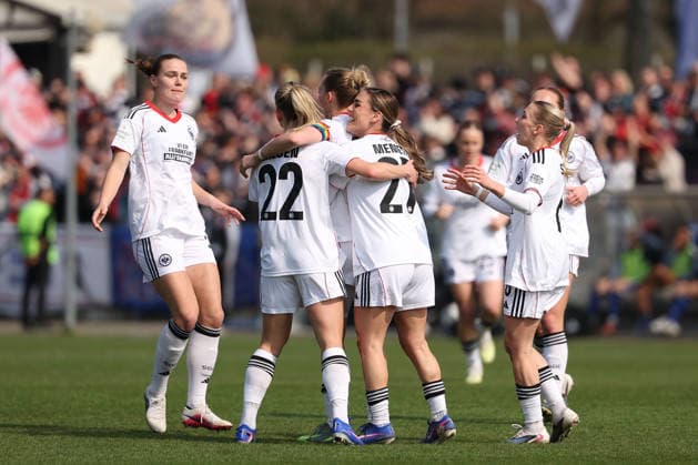 FRANKFURT AM MAIN, DEUTSCHLAND 21. MÄRZ 2026: Eintracht Frankfurt Frauen gegen HSV Frauen, 1. Frauen-Bundesliga, Stadion am Brentanobad. v.l., Torjubel, Goal celebration, celebrate the goal um Laura Freigang (Eintracht Frankfurt) Copyright: JoaquimxFerreira