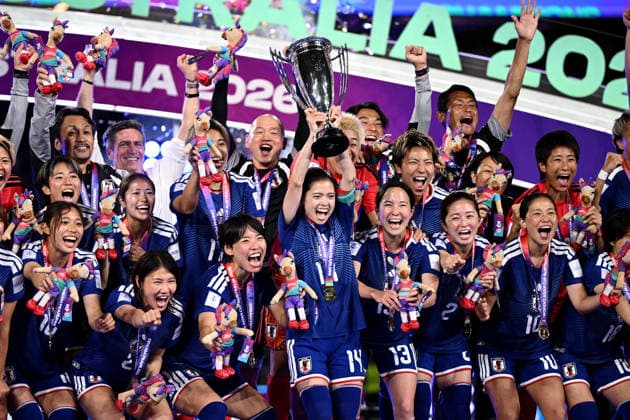 SOCCER ASIAN CUP WOMEN FINAL, Yui Hasegawa (centre) lifts the trophy as Japan celebrate winning the AFC Women™s Asian Cup Final match between Japan and Australia at Stadium Australia in Sydney, Saturday, March 21, 2026. ( NO ARCHIVING, EDITORIAL USE ONLY SYDNEY NEW SOUTH WALES AUSTRALIA  Copyright: xDANxHIMBRECHTSx 20260321131067912137