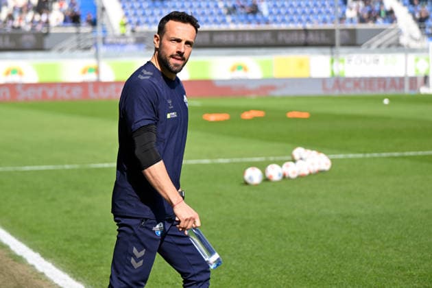 Paderborn, Home Deluxe Arena, 21.03.26, GER, Herren, 2.Bundesliga, Saison 2025-2026, SC Paderborn 07 - Dynamo Dresden Bild: Trainer Ralf KETTEMANN (Paderborn) DFL regulations prohibit any use of photographs as image sequences and or quasi-video. NRW Deutschland